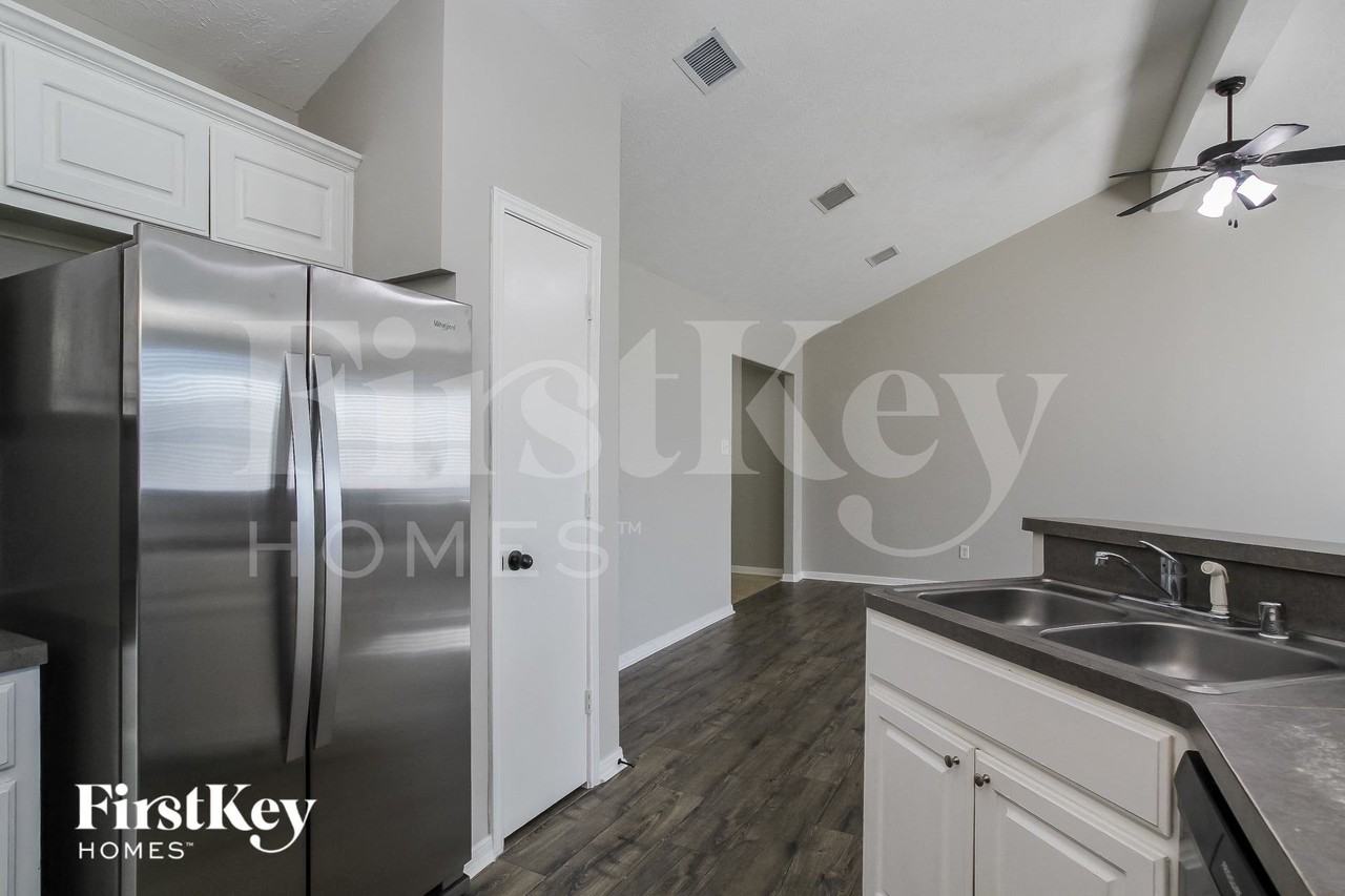 16204 N View Ct - Photo 7 of 15
