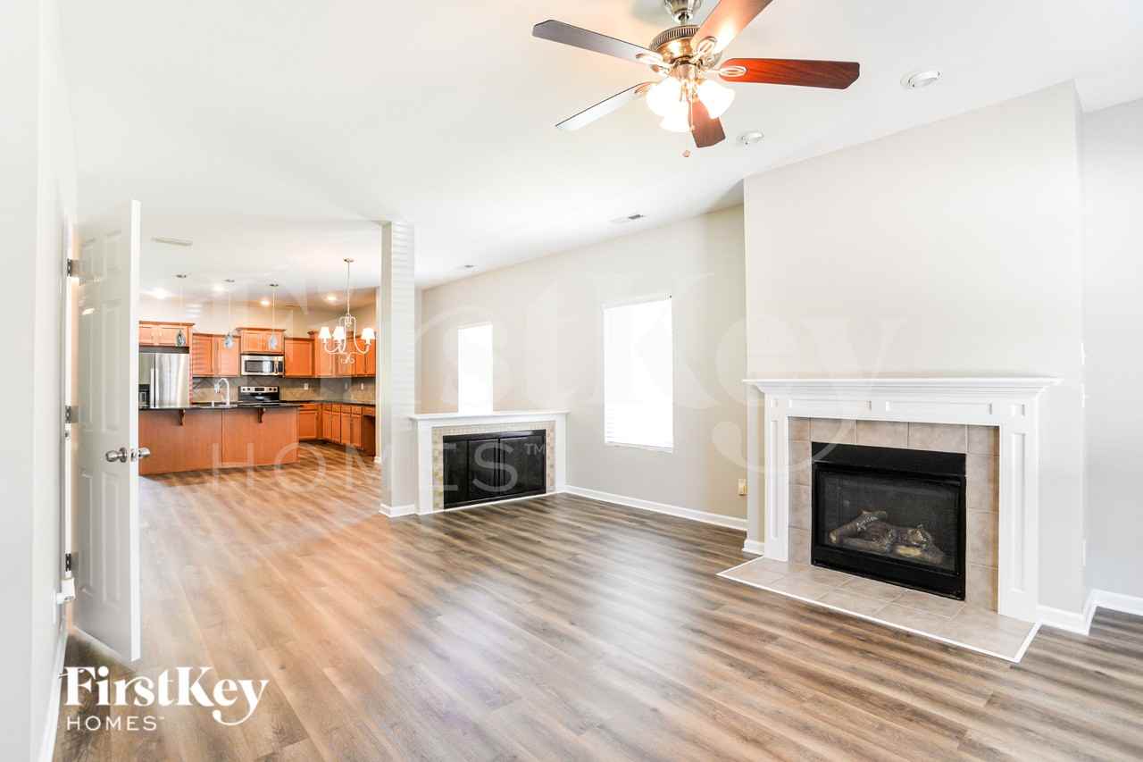 3222 Lemongrass Ln - Photo 2 of 19