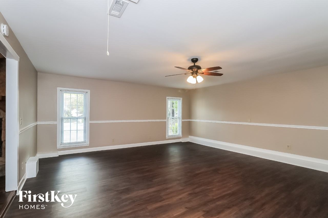 1196 Ridgeside Dr - Photo 2 of 15