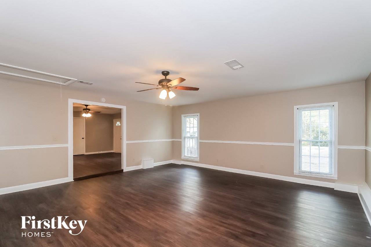 1196 Ridgeside Dr - Photo 3 of 15