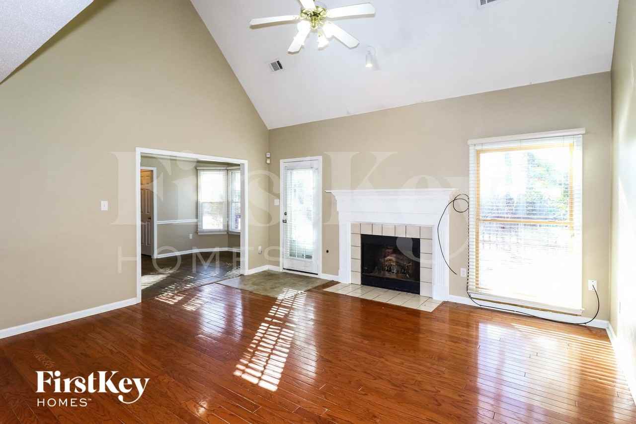 9095 Strawberry Ln - Photo 4 of 15