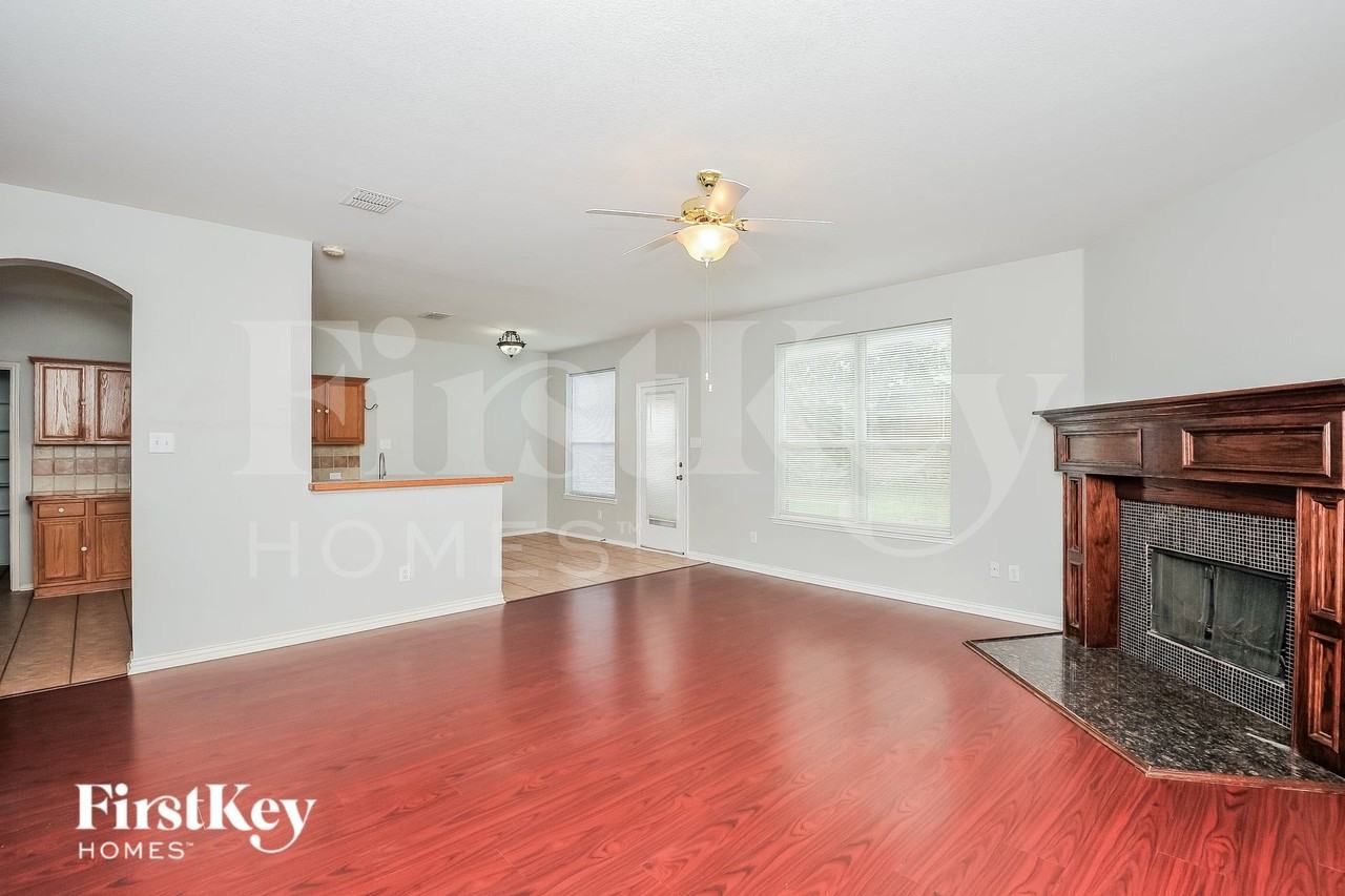 8312 Tribute Ln - Photo 3 of 16