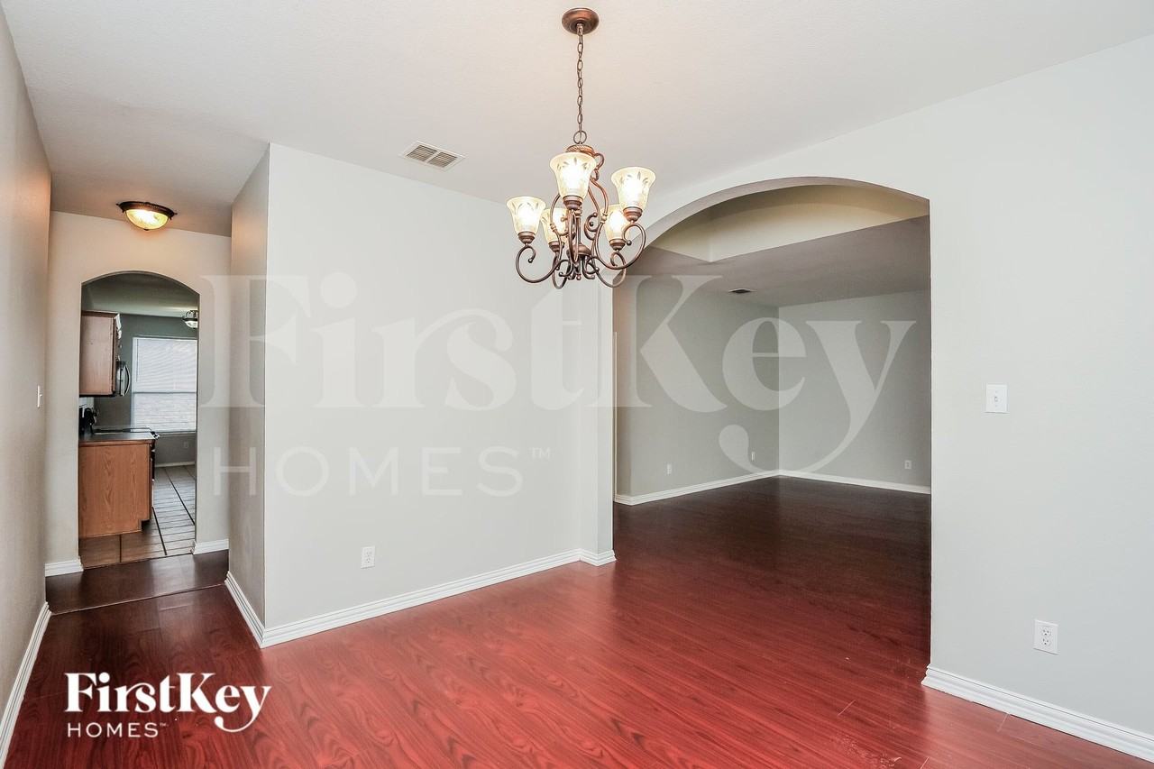 8312 Tribute Ln - Photo 4 of 16