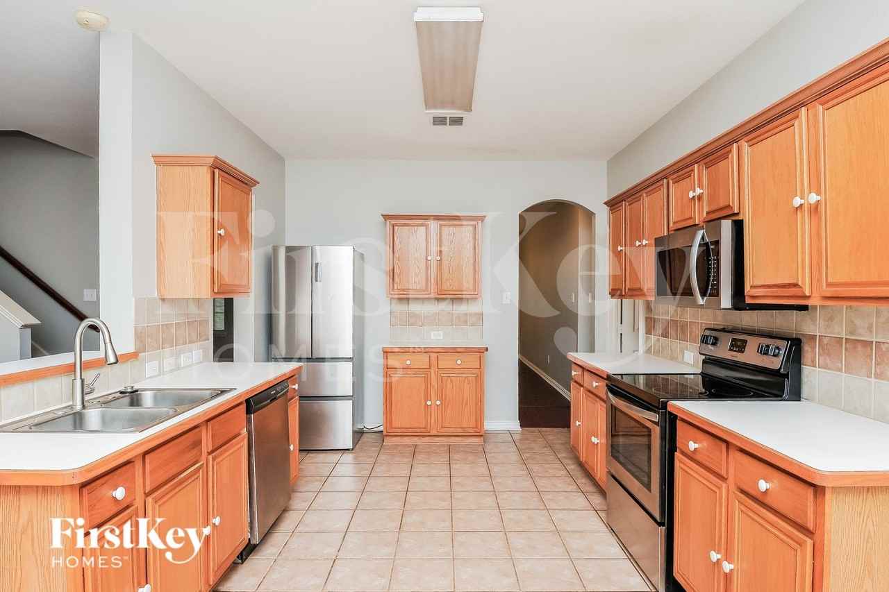 8312 Tribute Ln - Photo 7 of 16