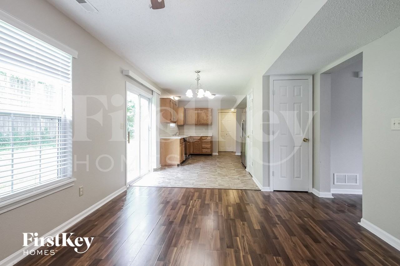 7222 Mars Dr - Photo 4 of 15