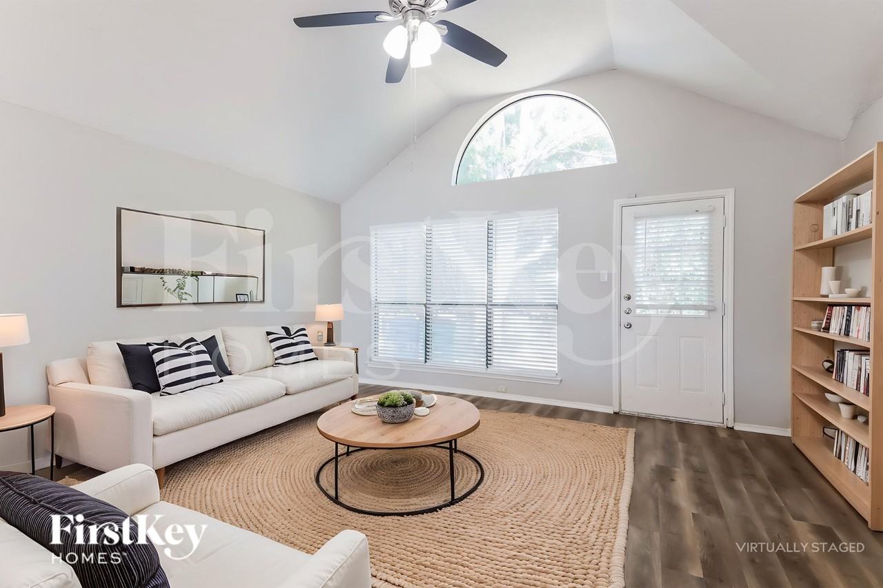 701 Long Hill Ct - Photo 3 of 19