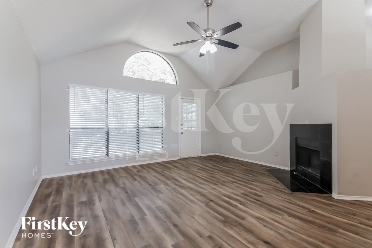 701 Long Hill Ct - Photo 4 of 19