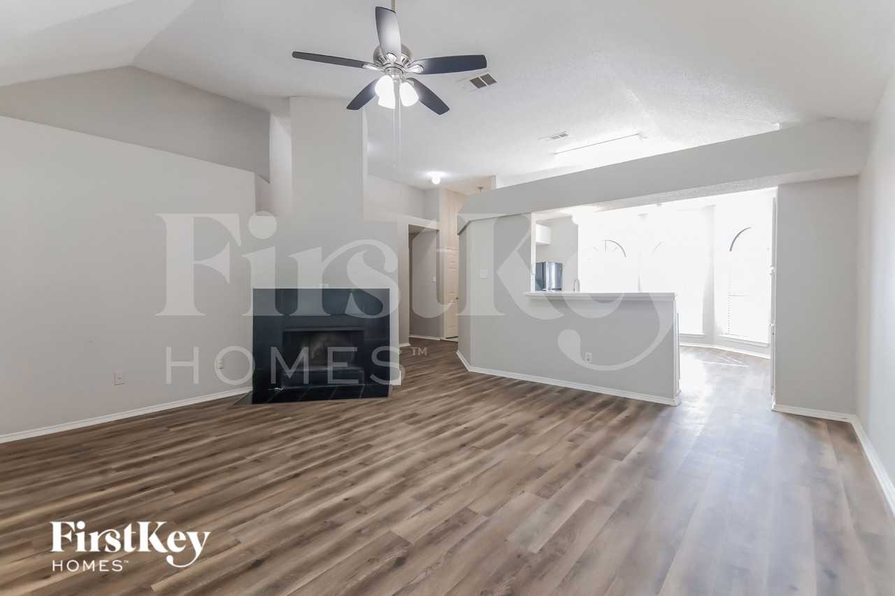 701 Long Hill Ct - Photo 5 of 19