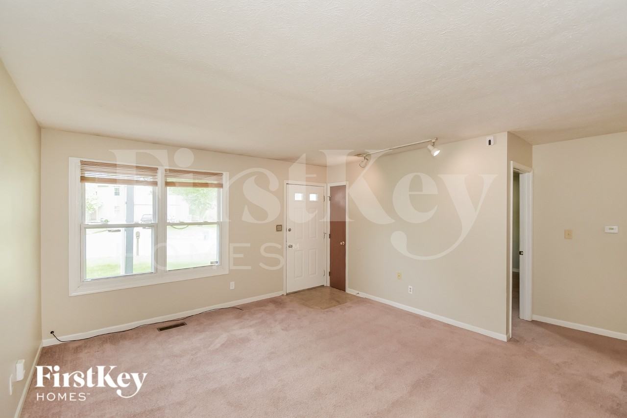 5691 Dobbs Ferry Dr - Photo 3 of 16