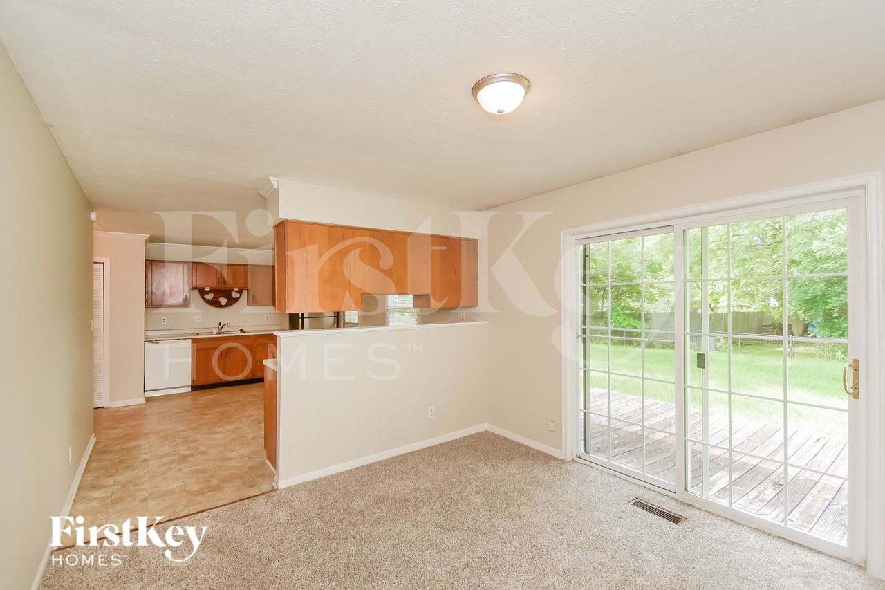 5691 Dobbs Ferry Dr - Photo 4 of 16