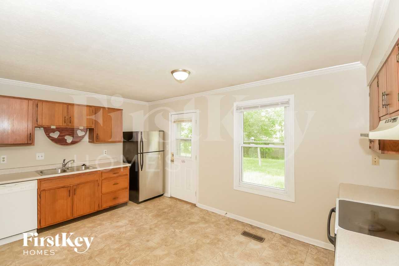 5691 Dobbs Ferry Dr - Photo 6 of 16