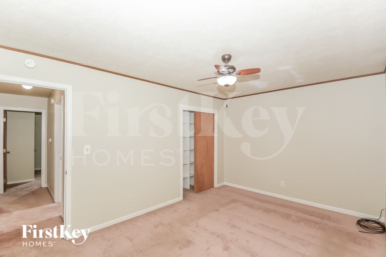 5691 Dobbs Ferry Dr - Photo 7 of 16