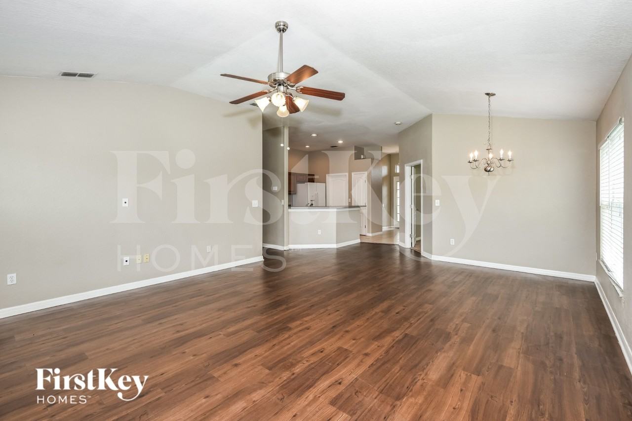 5455 Oro Valley Rd - Photo 2 of 16