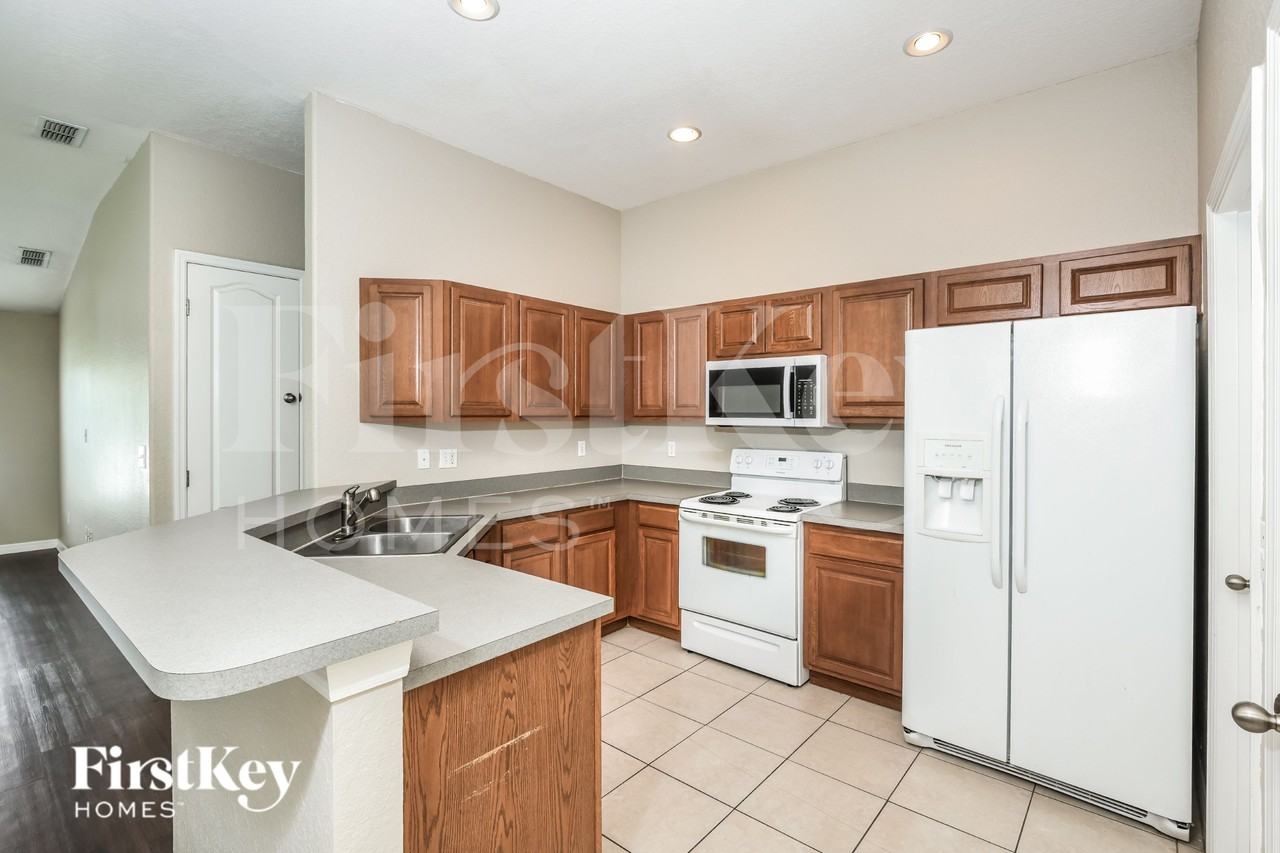 5455 Oro Valley Rd - Photo 4 of 16