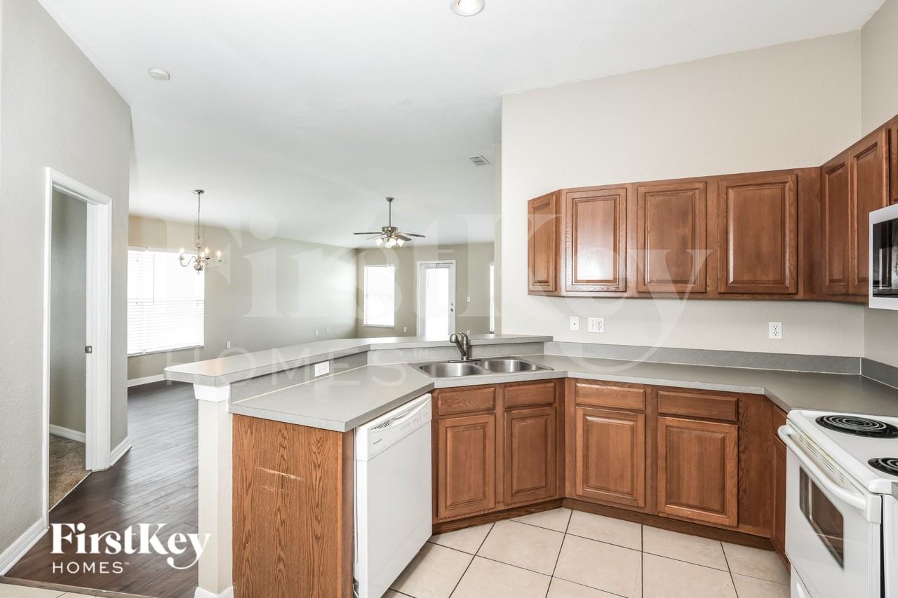 5455 Oro Valley Rd - Photo 5 of 16