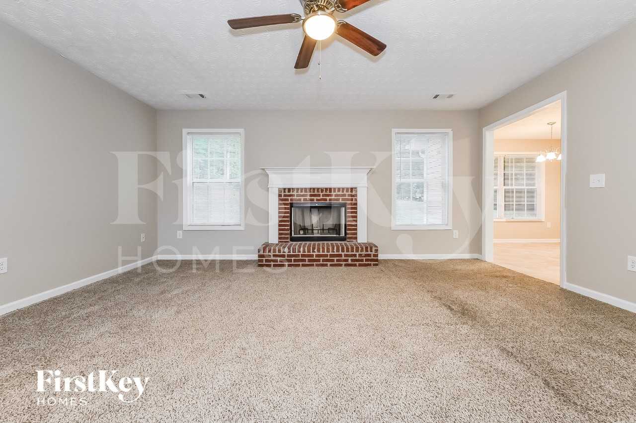54 Windcrest Dr - Photo 2 of 18
