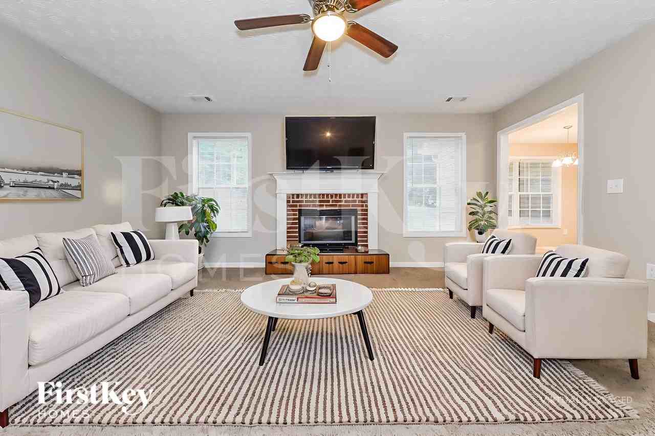 54 Windcrest Dr - Photo 3 of 18