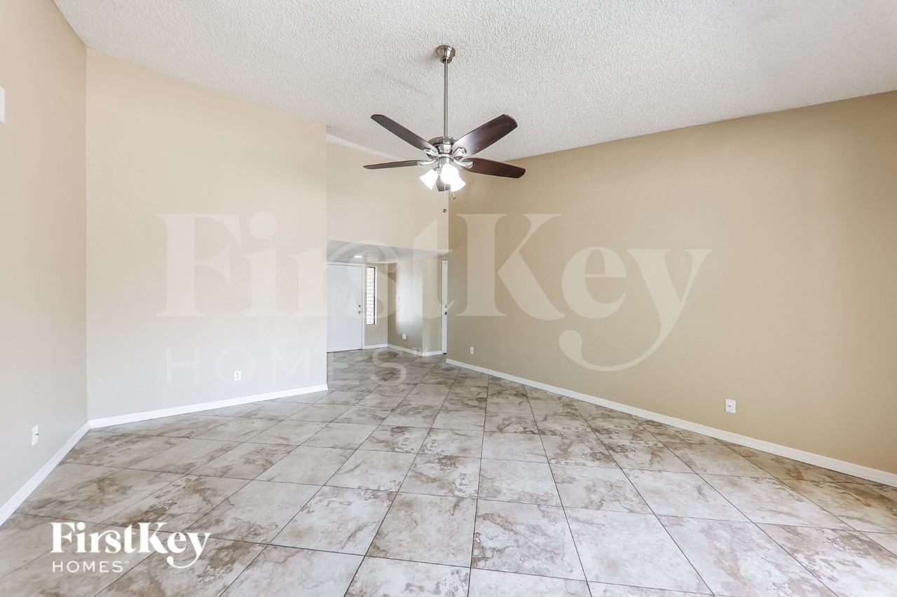 5203 W Sandra Ter - Photo 3 of 19