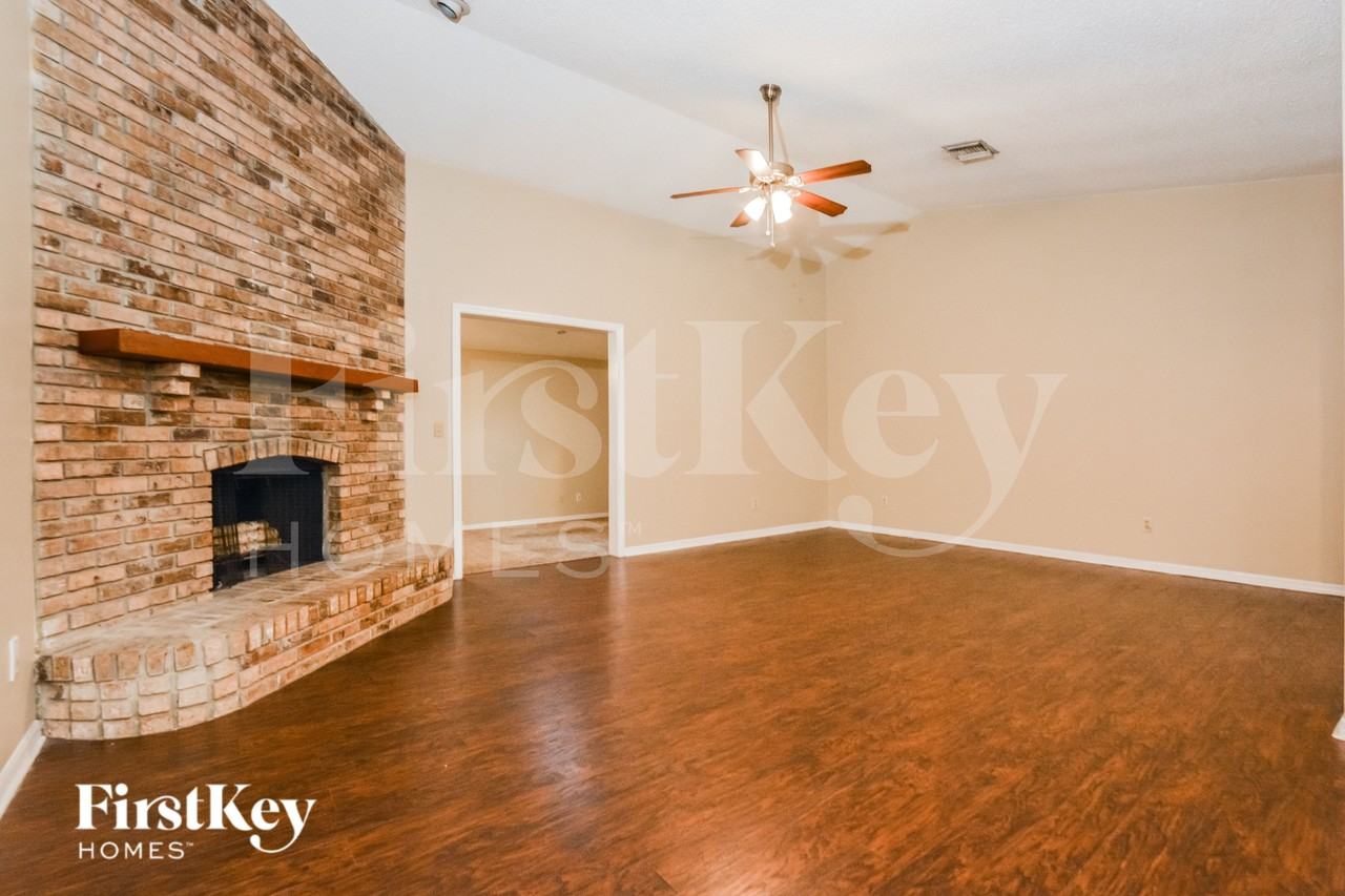 520 Whispering Oak Ln - Photo 2 of 16