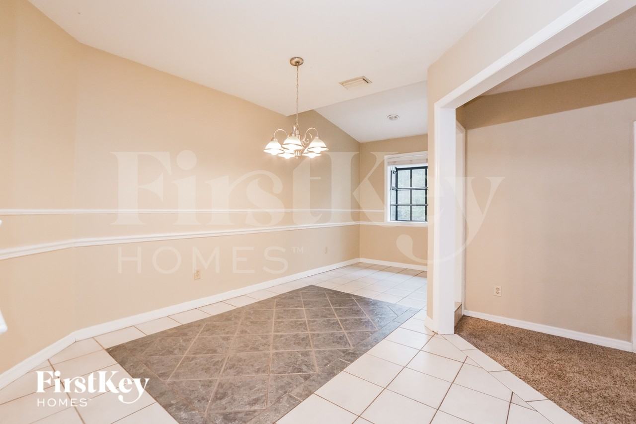 520 Whispering Oak Ln - Photo 4 of 16