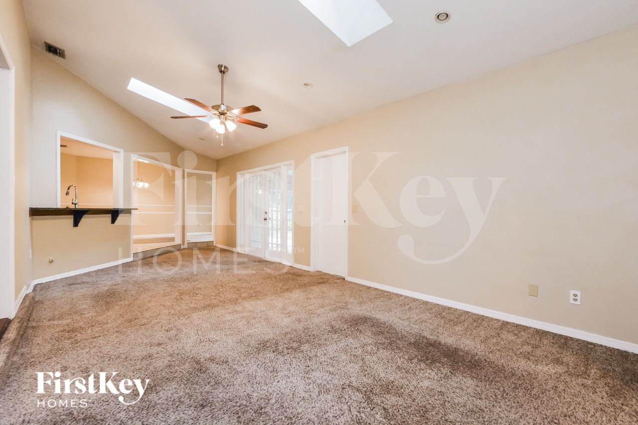 520 Whispering Oak Ln - Photo 6 of 16