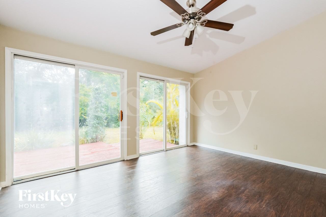 520 Whispering Oak Ln - Photo 7 of 16