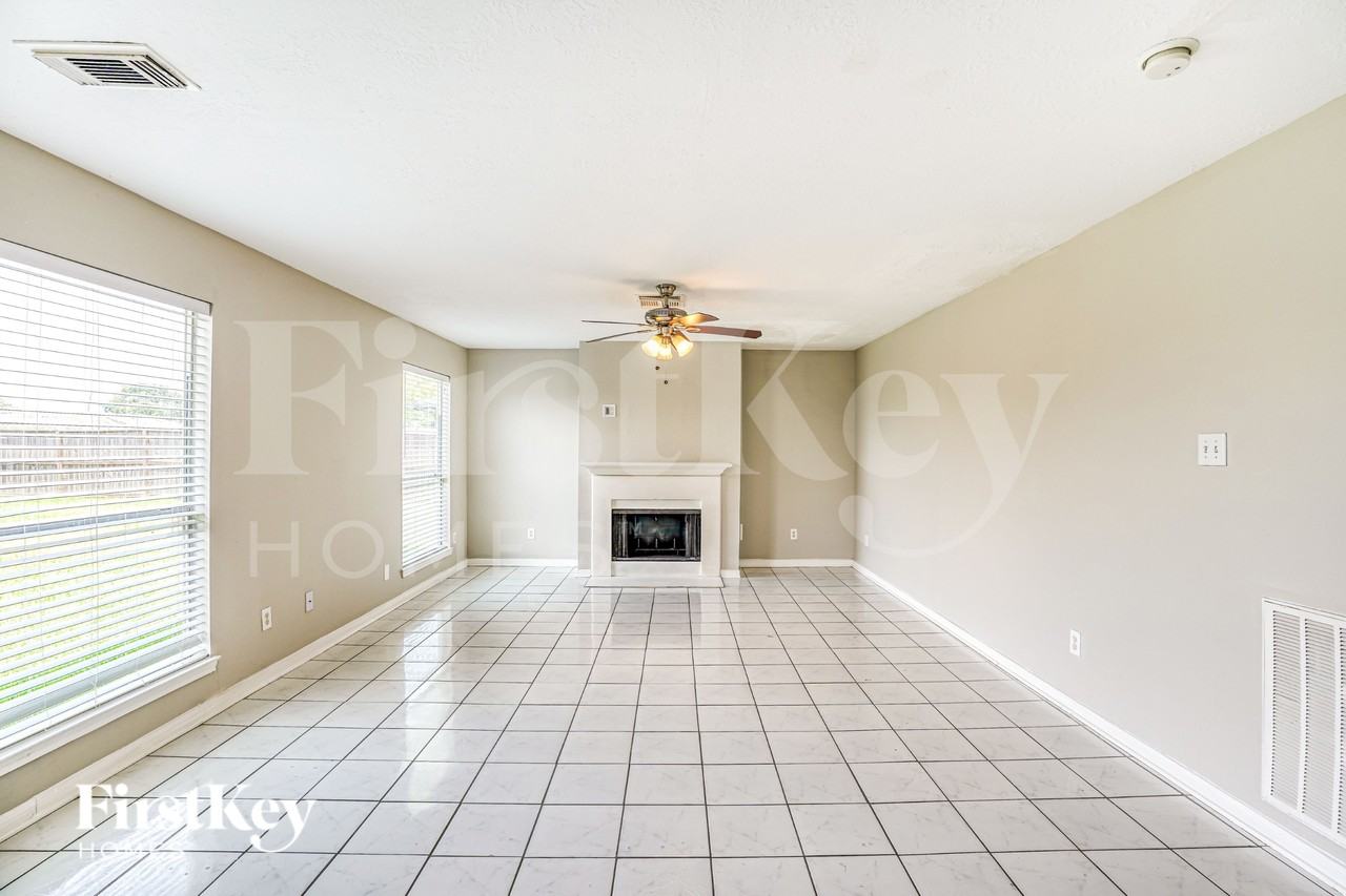 518 Foxglove Dr - Photo 2 of 19