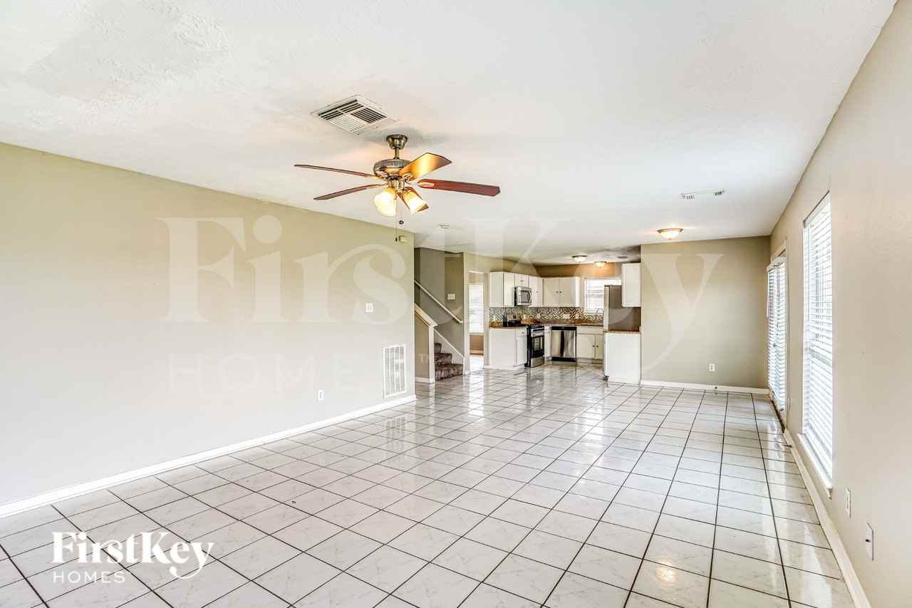 518 Foxglove Dr - Photo 4 of 19