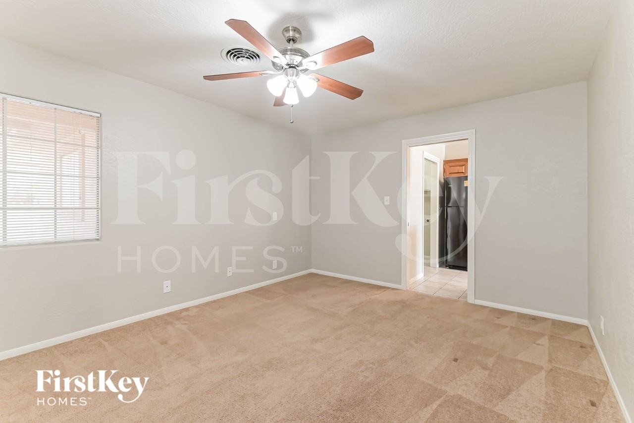 518 E Fairway Rd - Photo 4 of 16
