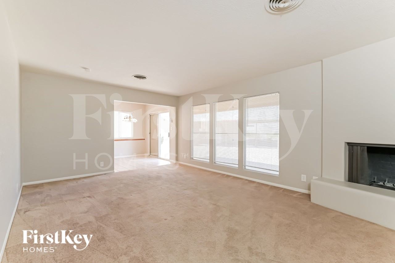 518 E Fairway Rd - Photo 5 of 16