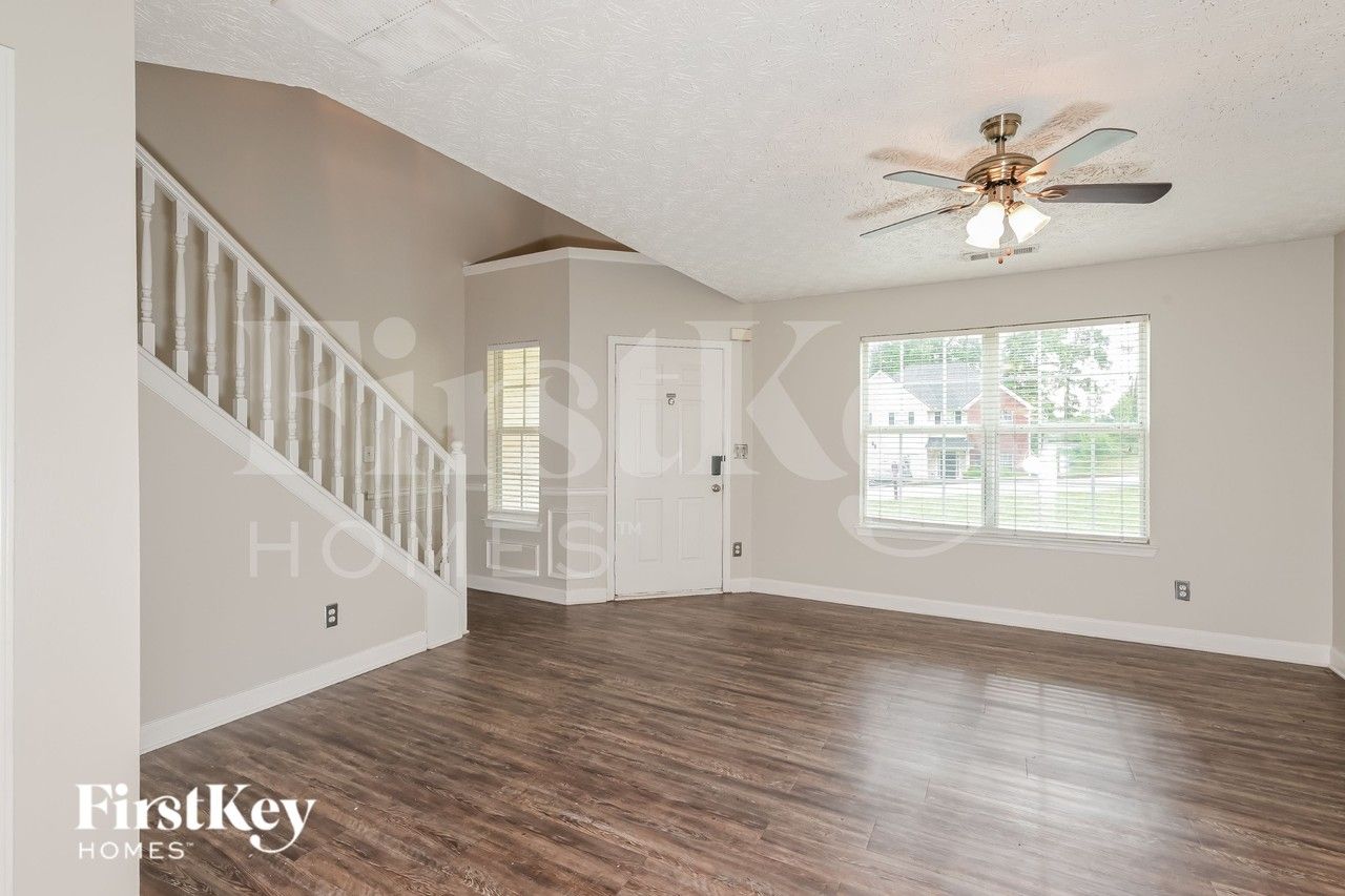 4447 Chester Ln - Photo 4 of 19