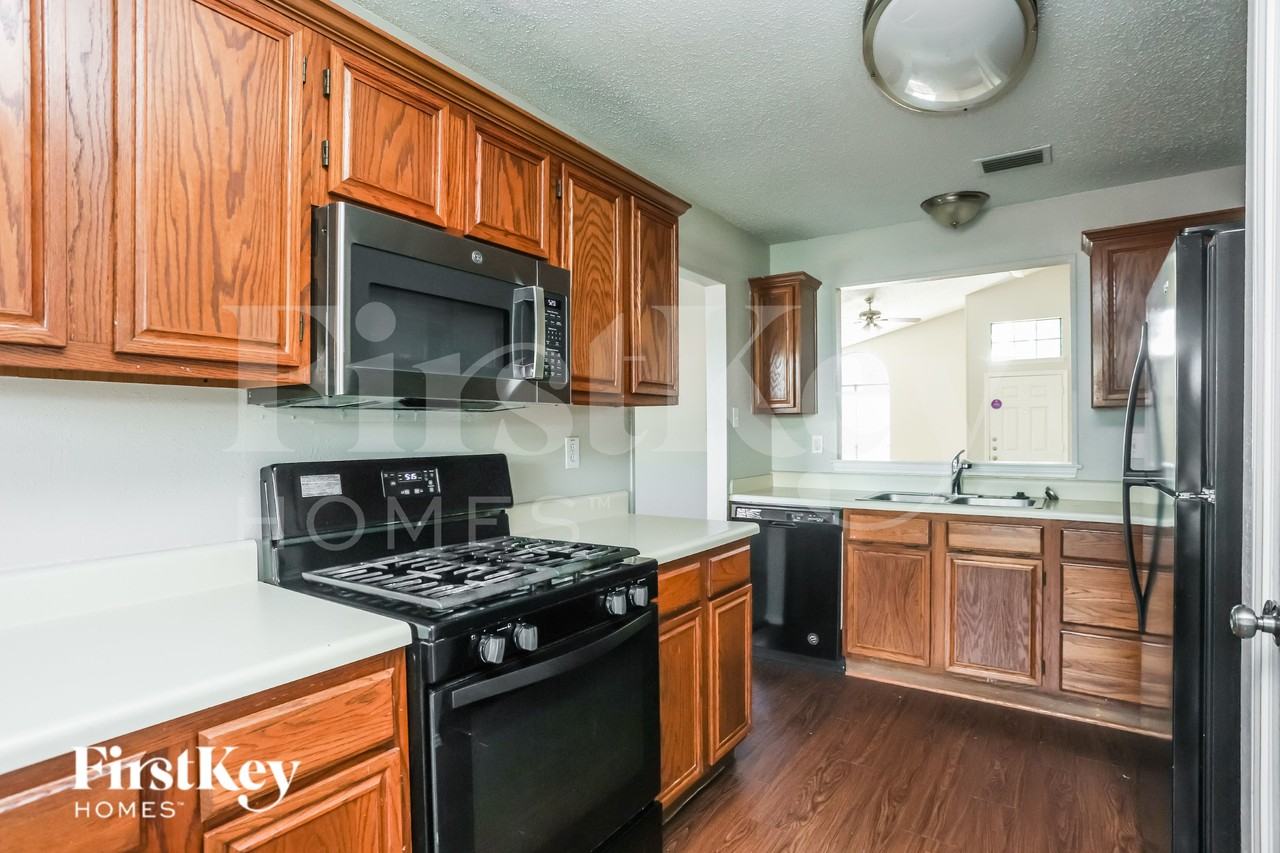 4368 Saugus Dr - Photo 6 of 16