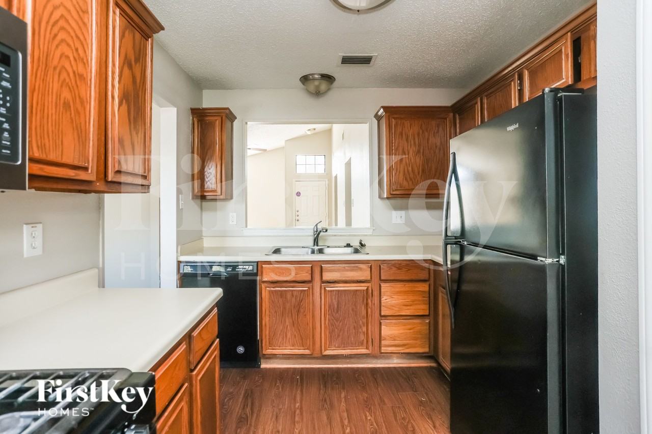 4368 Saugus Dr - Photo 7 of 16