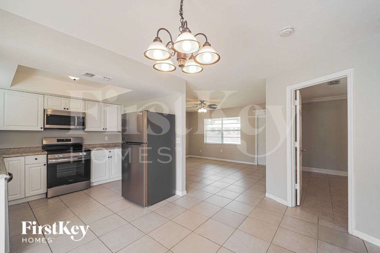 4311 5th St W - Photo 5 of 19