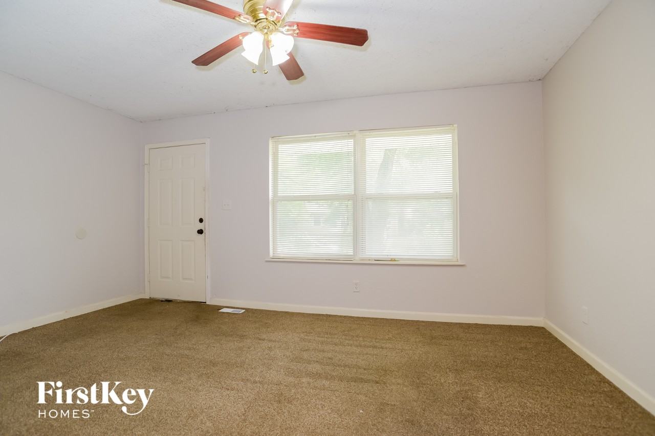 4310 Ditzler Ave - Photo 3 of 15