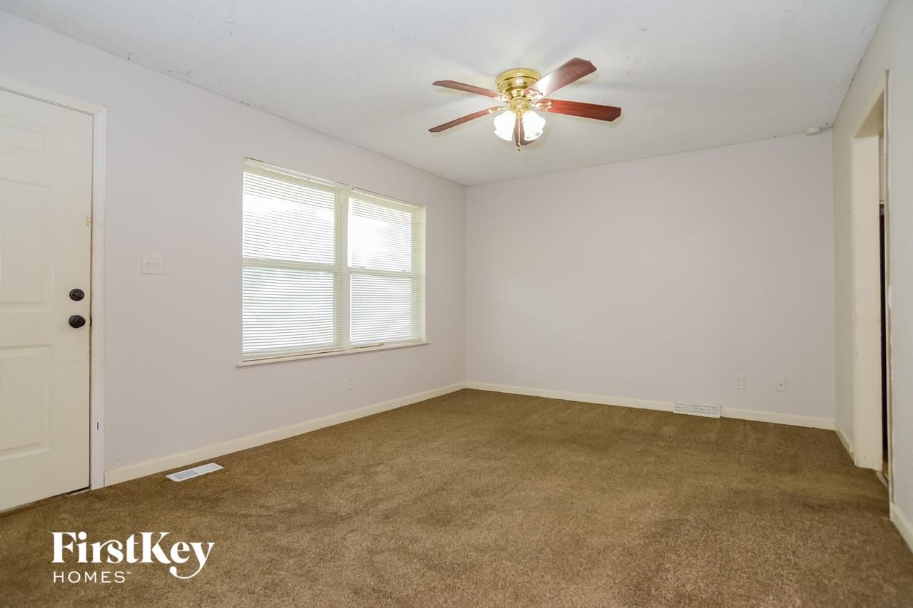 4310 Ditzler Ave - Photo 4 of 15