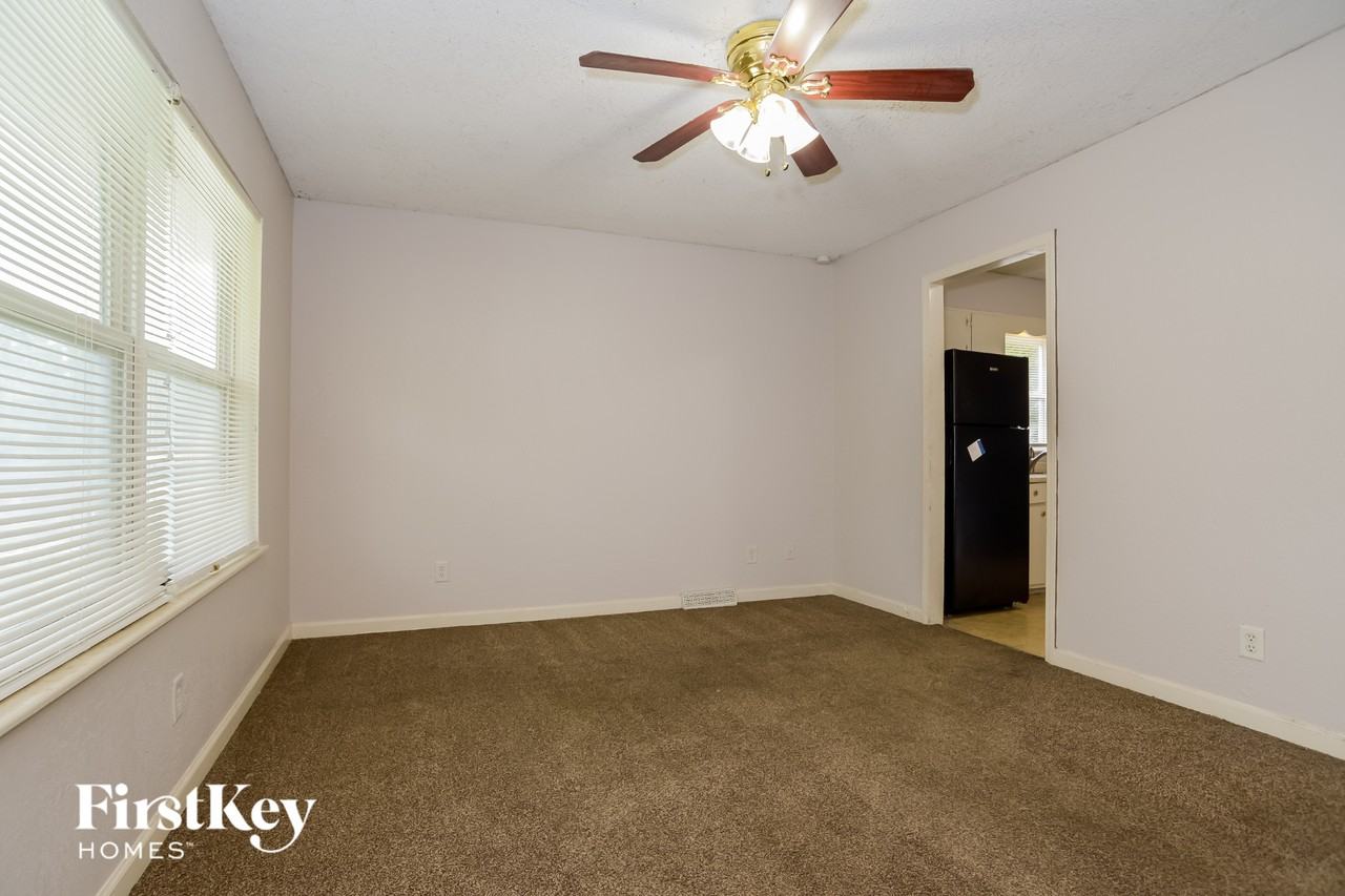 4310 Ditzler Ave - Photo 5 of 15