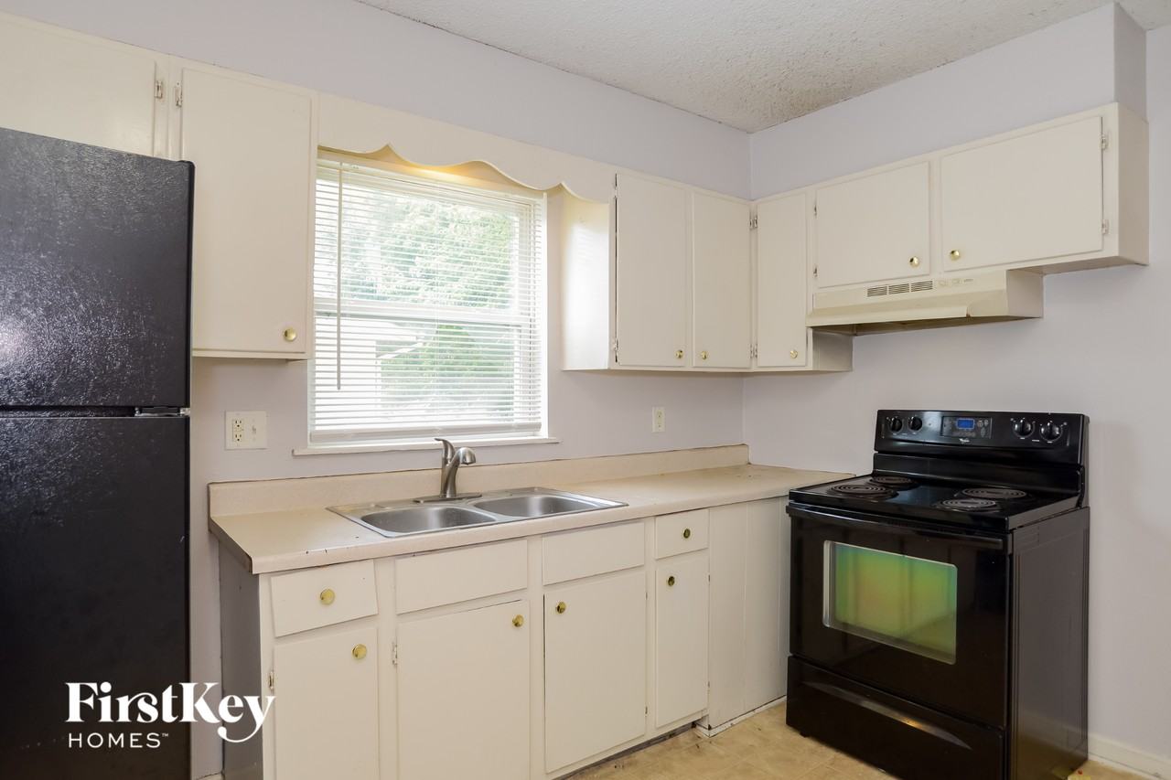4310 Ditzler Ave - Photo 6 of 15