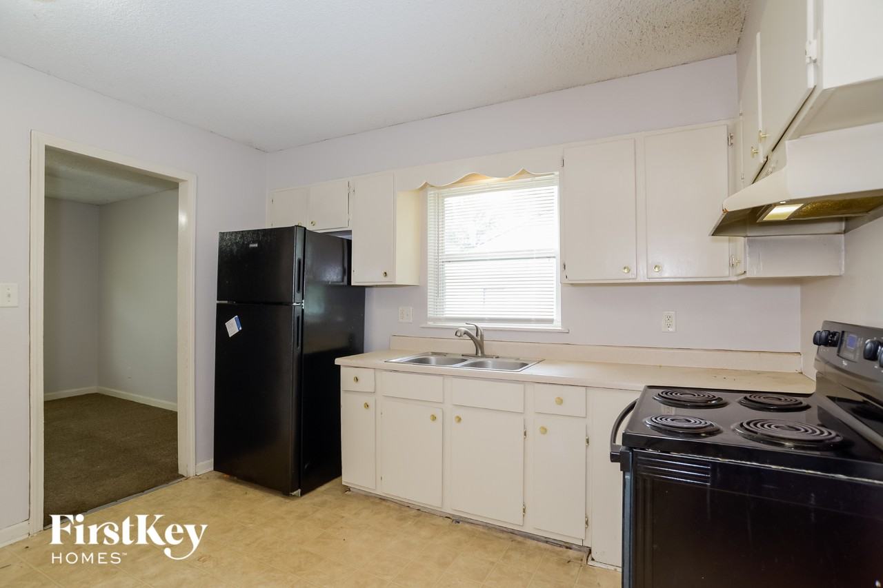 4310 Ditzler Ave - Photo 7 of 15