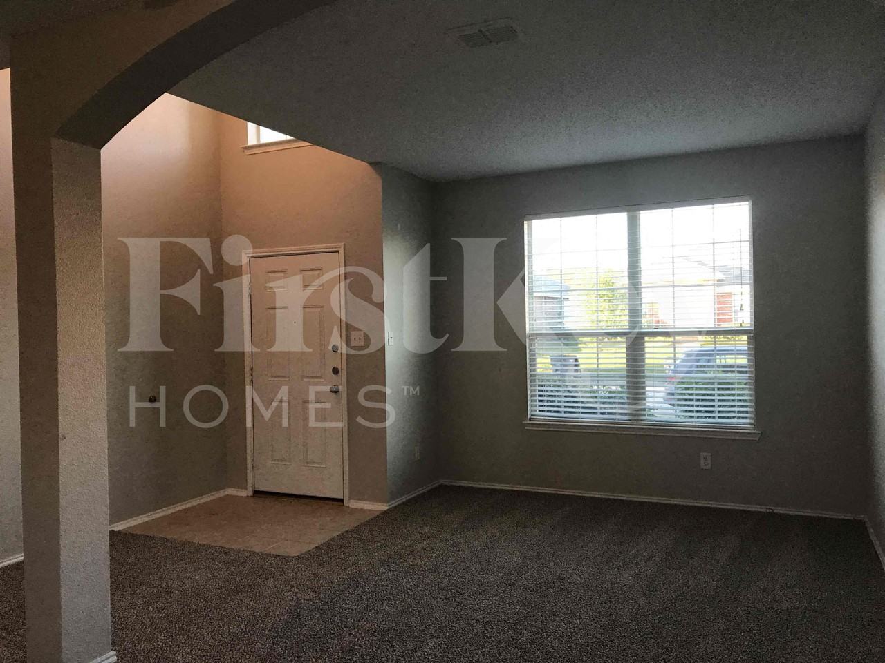 429 W Clover Park Dr - Photo 2 of 44