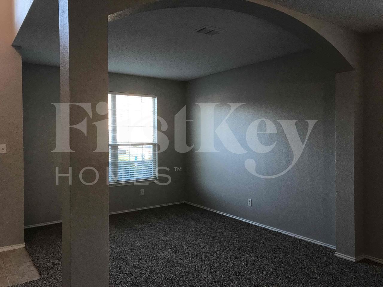 429 W Clover Park Dr - Photo 4 of 44