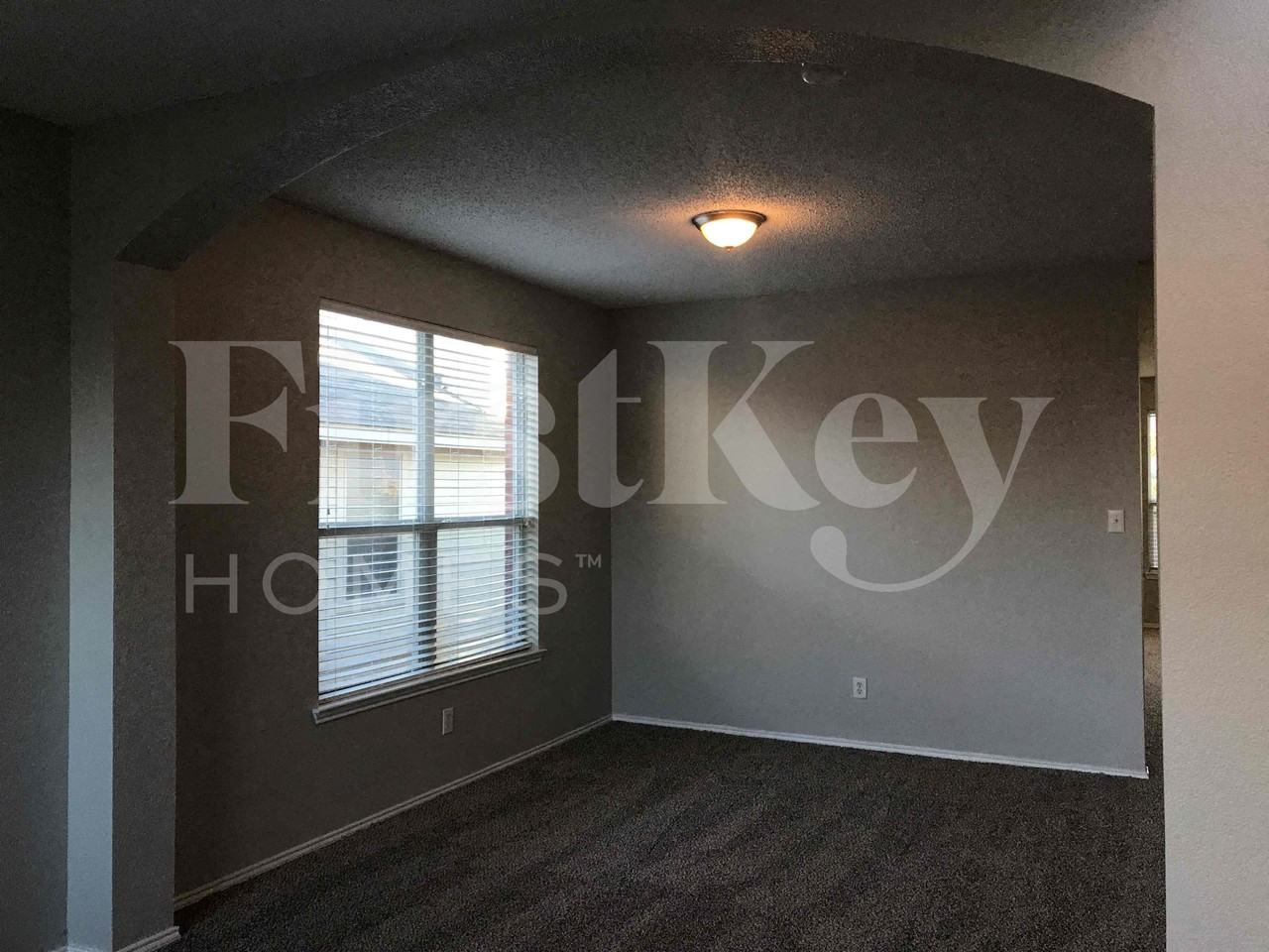 429 W Clover Park Dr - Photo 5 of 44