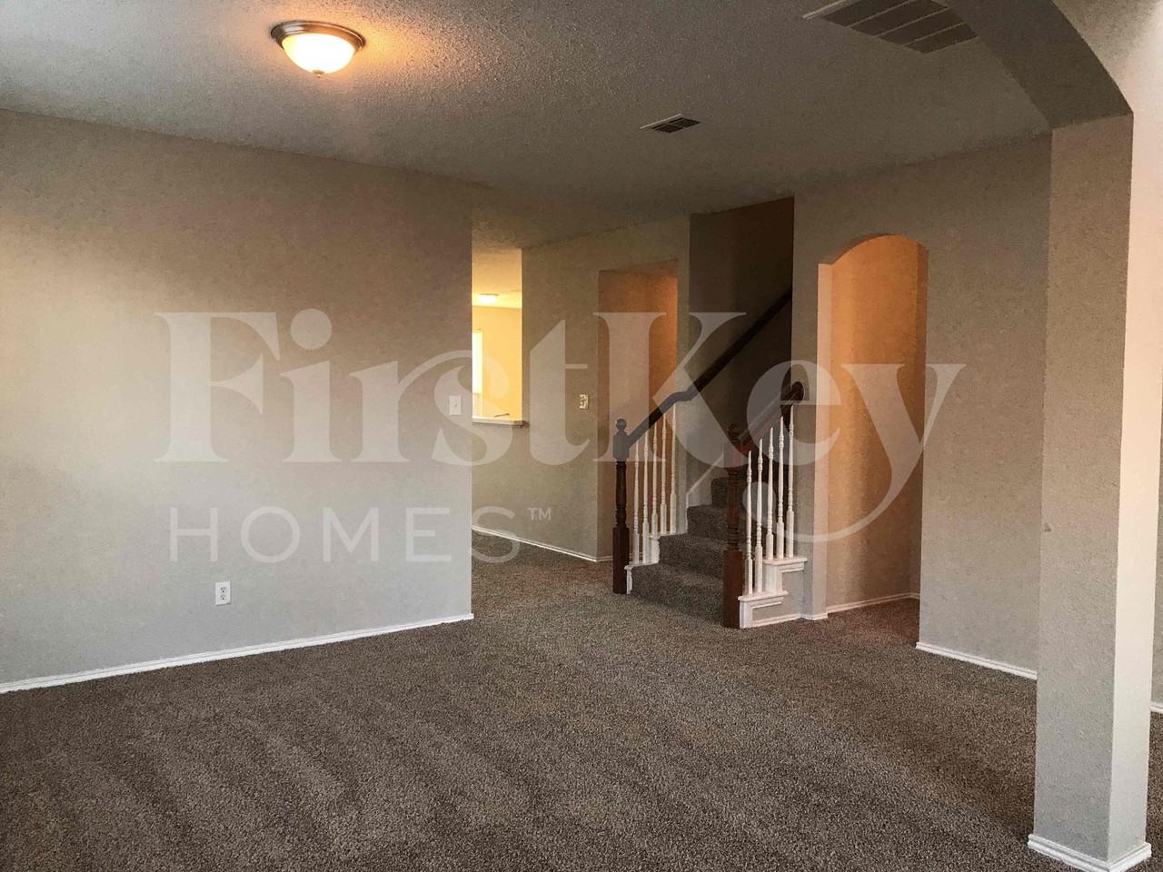 429 W Clover Park Dr - Photo 6 of 44