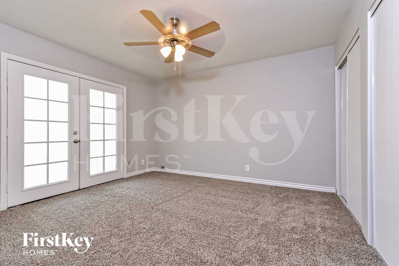 3965 Belhaven St - Photo 5 of 16