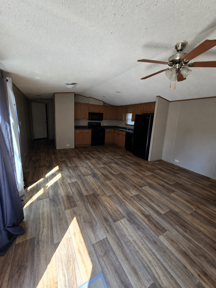 853 Spring St - Photo 7 of 11