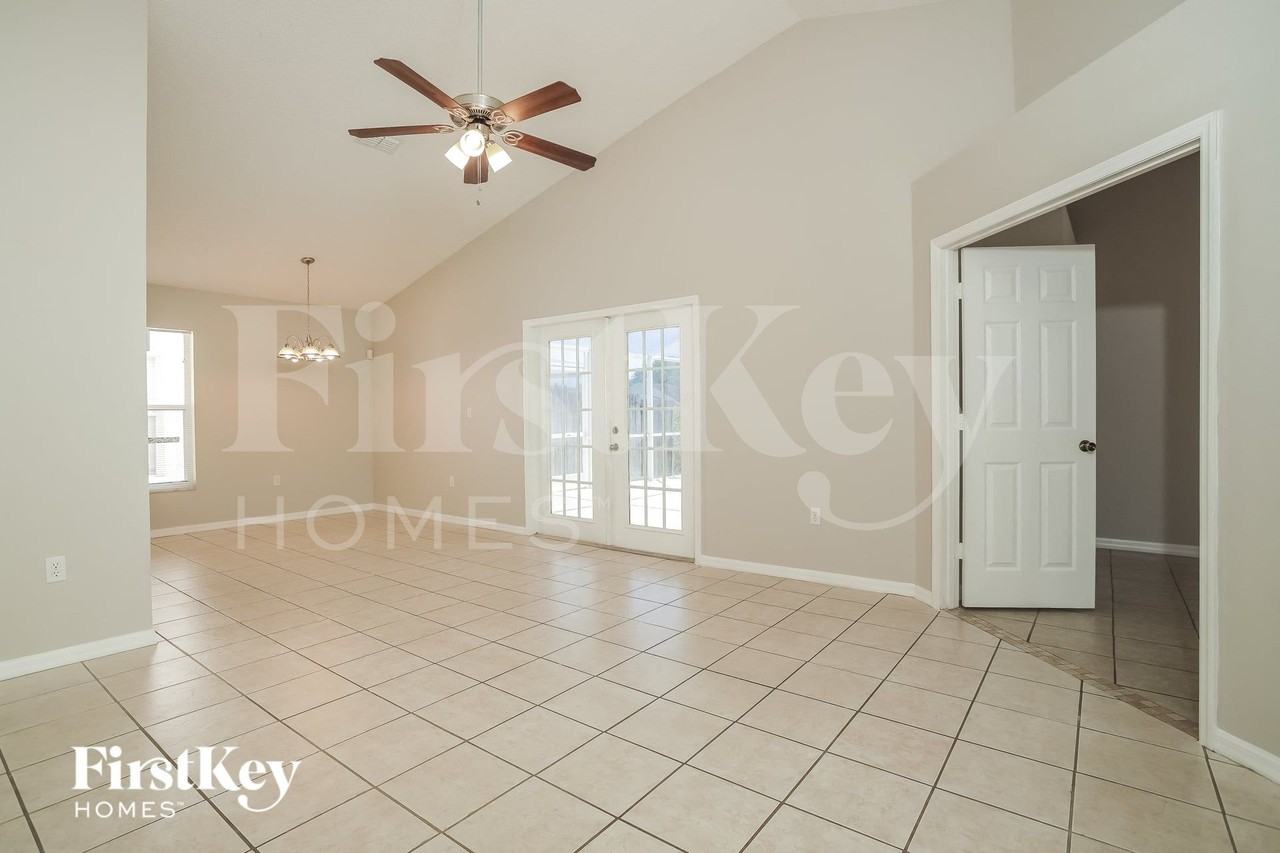 335 Darlington Loop - Photo 3 of 16