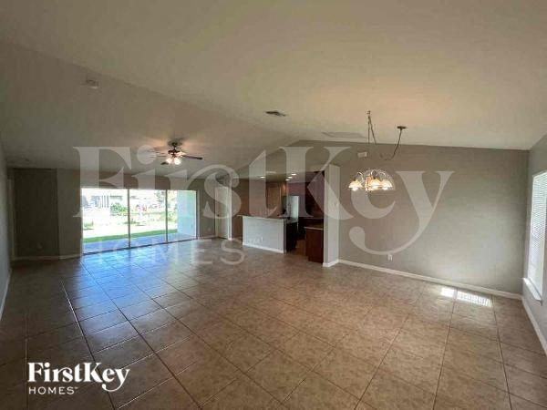 2512 Nw 19th Pl - Photo 2 of 10