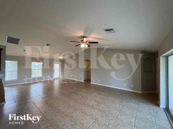 2512 Nw 19th Pl - Photo 3 of 10