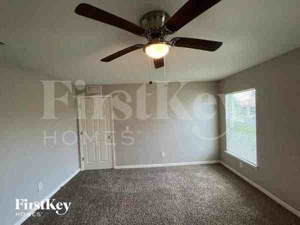 2512 Nw 19th Pl - Photo 5 of 10