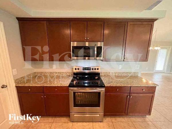 2512 Nw 19th Pl - Photo 7 of 10